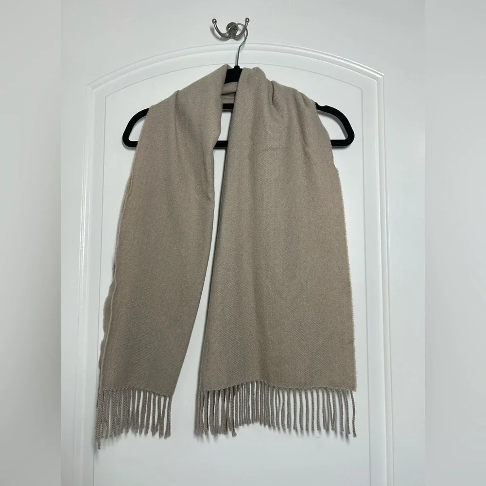 Italian Woolen Treasures Made in Italy Tan 100% Merino Wool Fringe Scarf chic